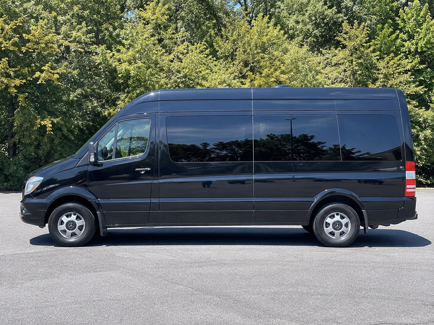 find the perfect transportation for your next airport transfer 4